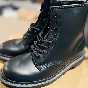 Dr. Martens Men/Women Leather Boots 1460 Mono Lace-Up Size 9 Men/ 10 Women